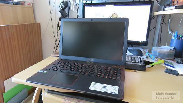 ASUS F550VX-DM587T Glossy Black