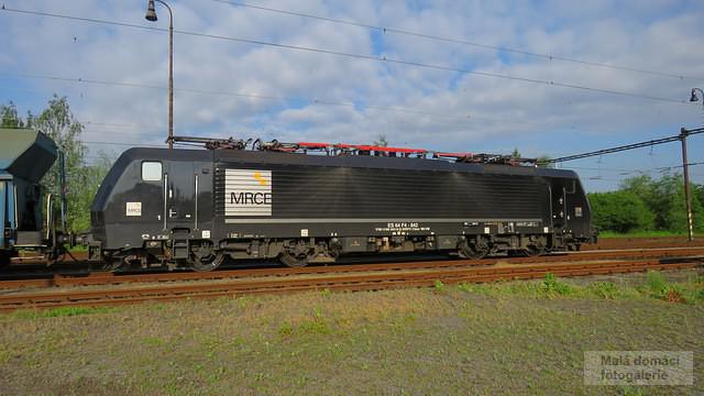 ES 64 F4-842