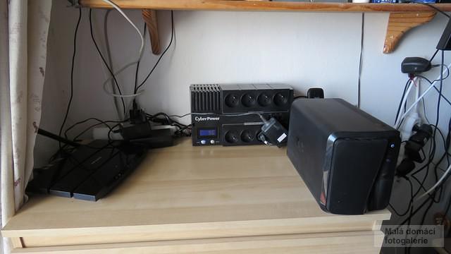 Zapojení NASu a routeru do UPS